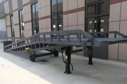 青島地區(qū)登車橋設(shè)備應(yīng)用全解析：選型、優(yōu)勢(shì)與常見問題